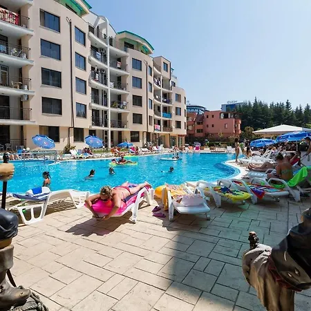 Apartment ★apartment W Kitchen&balcony Pool View ★qw★ *